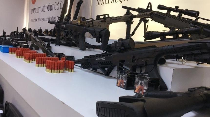 Adnan Oktar&rsquo;dan Ele Ge&ccedil;irilen Silahlar G&ouml;r&uuml;nt&uuml;lendi