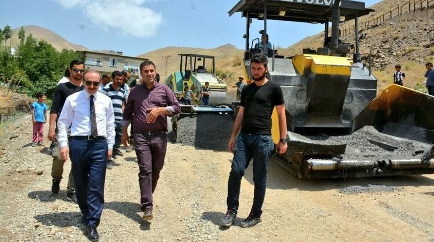 Hakkari&rsquo;de Yol Asfaltlama &Ccedil;alışması