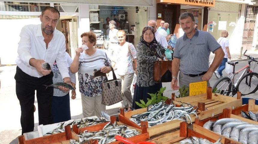 Balık&ccedil;ı Tezgahlarında Yoğunluk