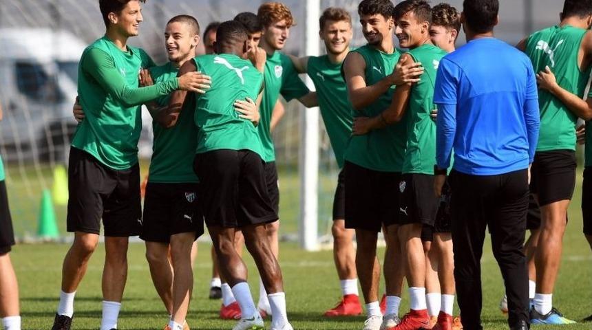 Bursaspor&rsquo;da Y&uuml;zler G&uuml;l&uuml;yor