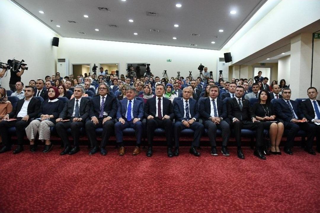 Bakan Sel&ccedil;uk &Ouml;ğretmenlerle Buluştu