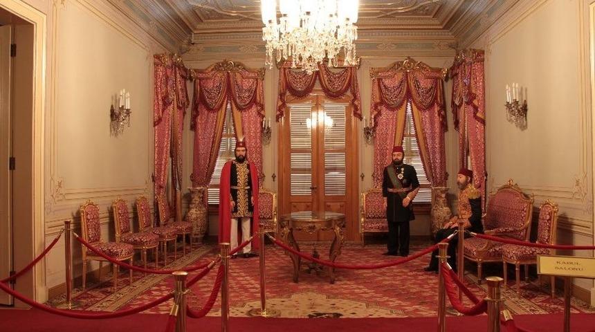 H&uuml;nk&acirc;r K&ouml;şk&uuml; M&uuml;zesi&rsquo;nde Saray Halıları Koleksiyonu G&ouml;z Kamaştırıyor