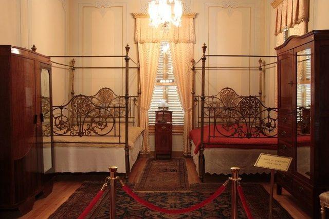Hünkâr Köşkü Müzesi’nde Saray Halıları Koleksiyonu Göz Kamaştırıyor