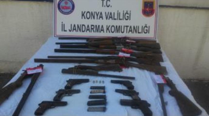 Jandarma Ev Aramasında 9 T&uuml;fek, 6 Tabanca Buldu