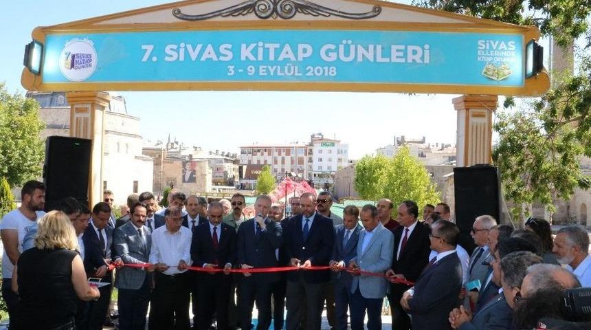 Sivas&rsquo;ta Kitap Fuarı A&ccedil;ıldı