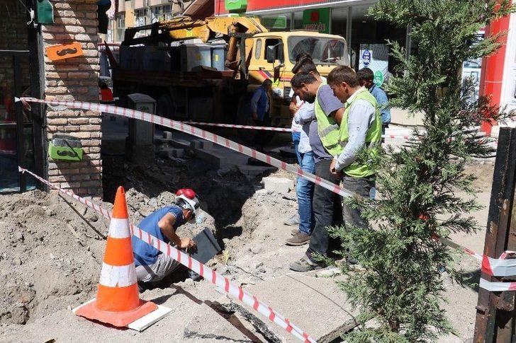 Doğalgaz Kaçağını Sigara İçerek İzledi G3