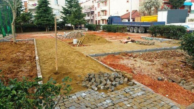 İzmit’te Park Yapım Ve Onarım Çalışmaları Devam Ediyor