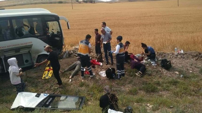 Ankara&rsquo;da Otob&uuml;s Kazası: 1 &Ouml;l&uuml;, 16 Yaralı