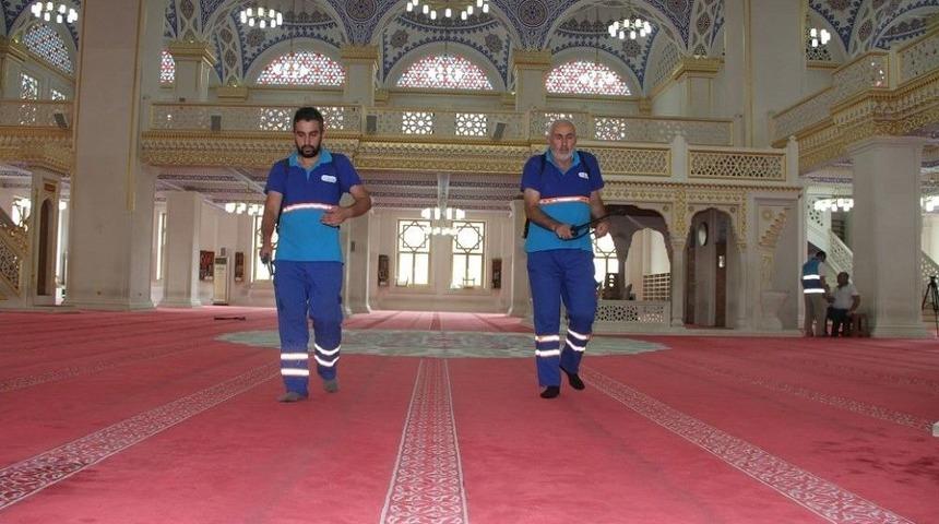 Esenyurt’ta Bayramda Camiler Gül Gibi Kokacak