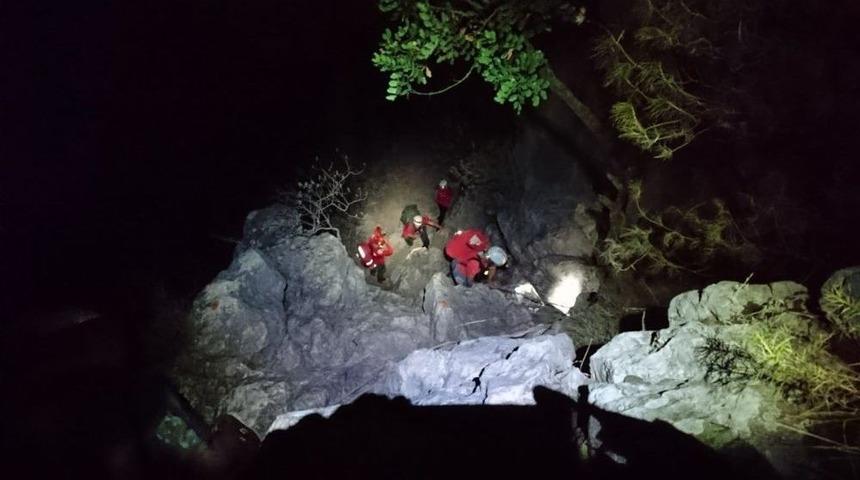 Kelebekler Vadisi&rsquo;nde Mahsur Kalan 3 Kişi Kurtarıldı