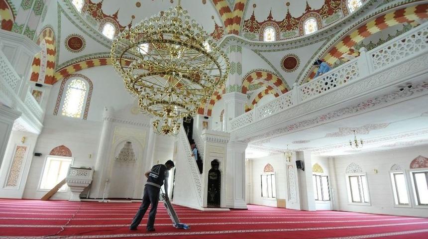 İbadethaneler Bayrama Hazır