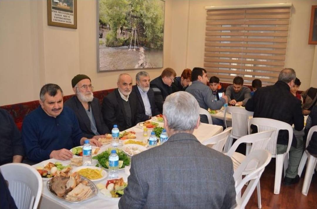 C&ouml;mertoğlu İstanbul&rsquo;daki Arapgirlilerle Bir Araya Geldi