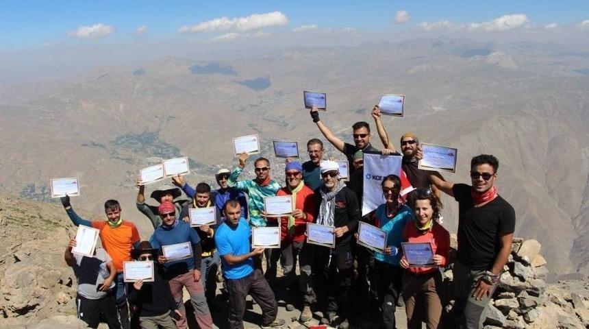 3 Bin 582 Rakımda Katılım Belgesi T&ouml;reni