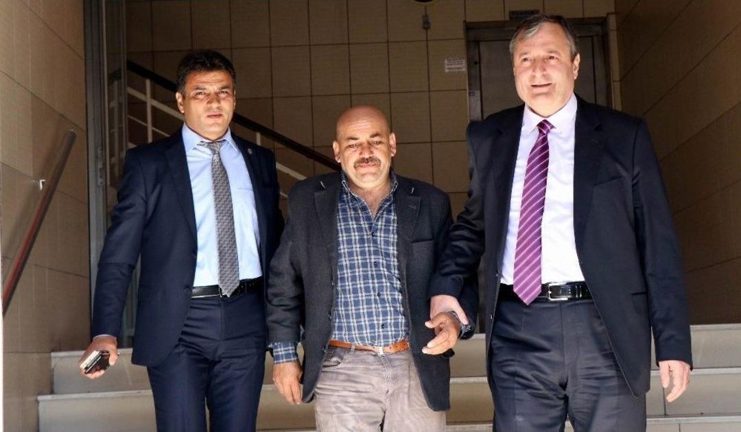 İntihar İ&ccedil;in &Ccedil;atıya &Ccedil;ıkan Şahsı İl Emniyet M&uuml;d&uuml;r&uuml; İkna Etti