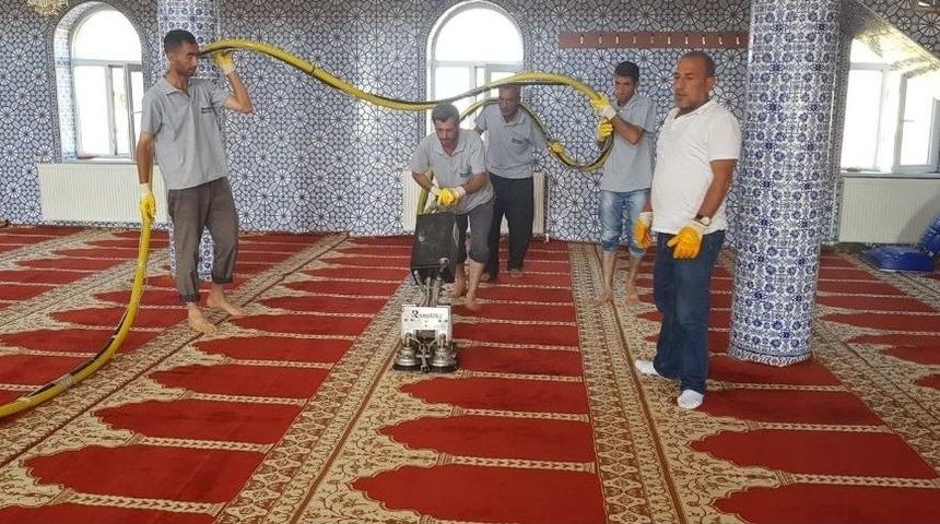 Ağrı’da Bayram Öncesi İbadethane Temizliği