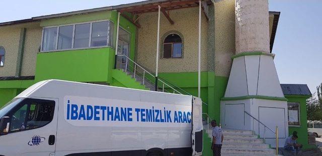 Ağrı’da Bayram Öncesi İbadethane Temizliği