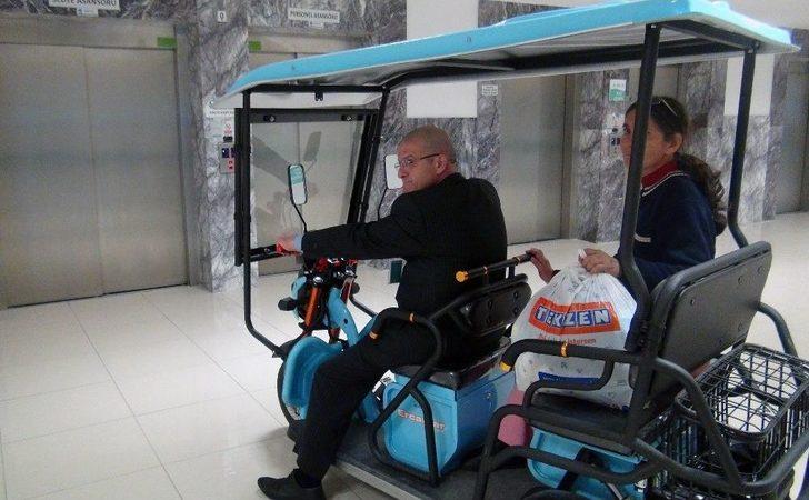 Yaşlı Ve Engelli Hastalara Golf Araçlı Hizmet G3