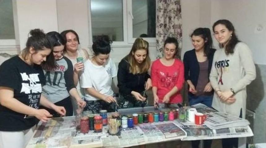 Samsun&rsquo;da Yabancı &Ouml;ğrencilere &ldquo;ebru&rdquo; Dersi