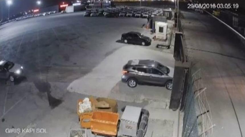 İstanbul&rsquo;da Film Sahnelerini Aratmayan Oto Hırsızlık Kamerada