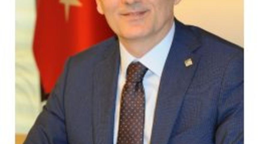 &Uuml;st&uuml;n Performansa Altın &Ouml;d&uuml;l