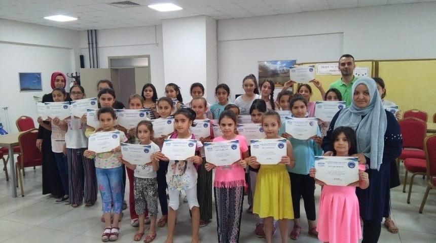 Yaz Kurslarını Tamamlayan &Ouml;ğrencilere Belgeleri Verildi