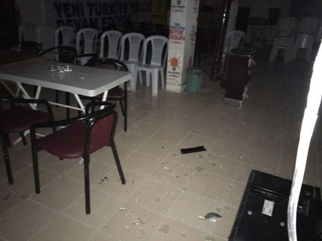 Ak Parti Binasına Çirkin Saldırı