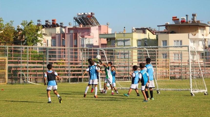 Kepez&rsquo;in Minik Futbolcuları Eğitimlere Başladı