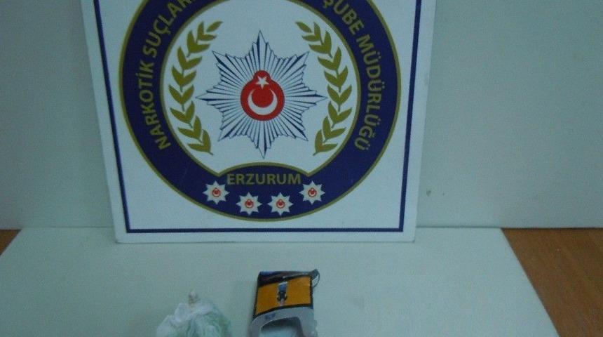 Fanila Ve Çıplak Ayakla Kaçan Uyuşturucu Satıcısı Drone Takibiyle Yakalandı