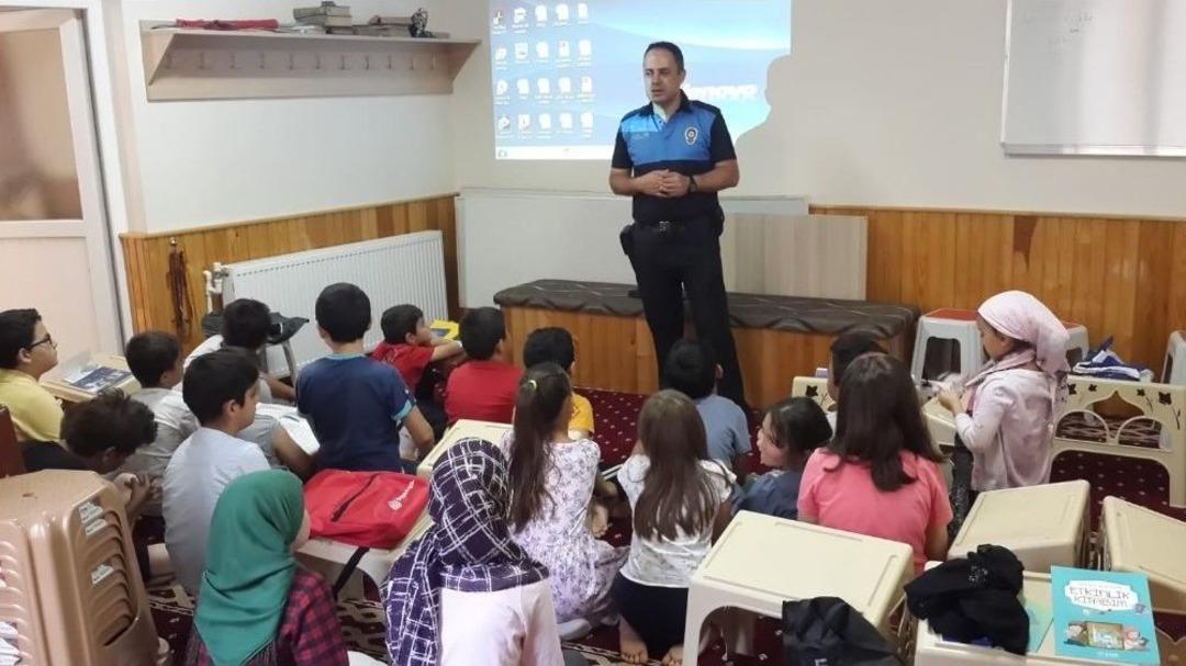 Toplum Destekli Polisten &Ccedil;ocuklara G&uuml;venli Yaşam Eğitimi