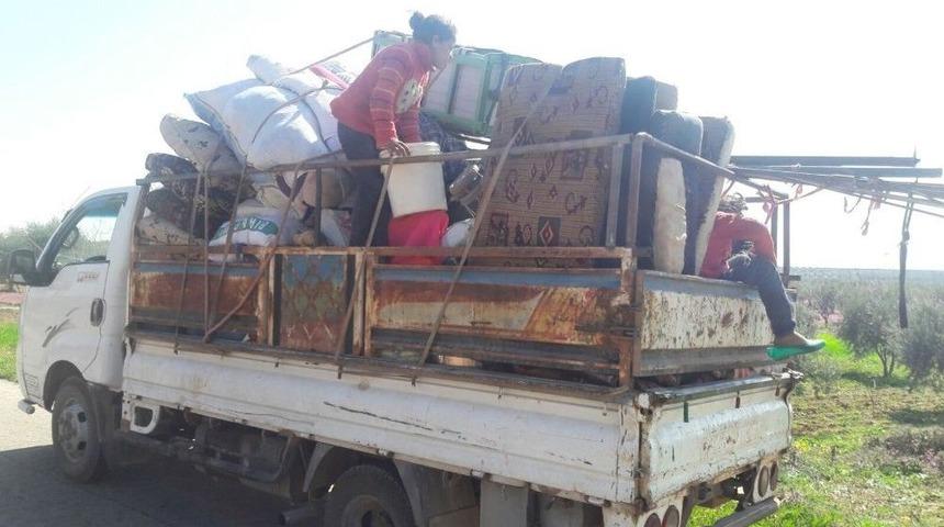 Afrin&rsquo;den Sivil &Ccedil;ıkışları S&uuml;r&uuml;yor