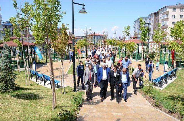 Palandöken Belediyesi Millet Bahçesi’ni Hizmete Açtı