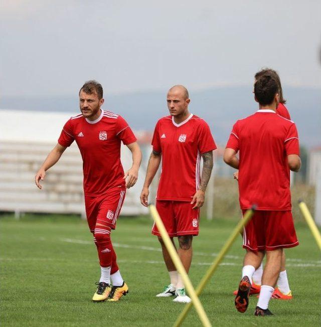 Aydın Karabulut Takımla &Ccedil;alışmalara Başladı 1