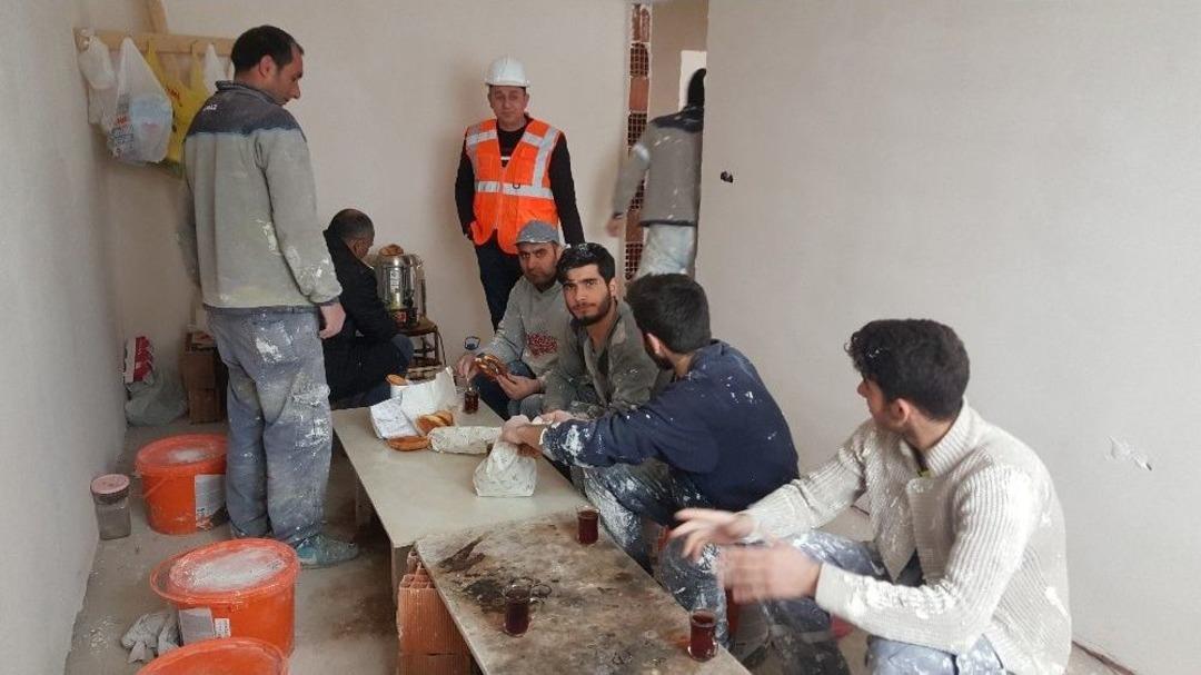 İnşaat İş&ccedil;ileri Seda Sayan&rsquo;dan &Ouml;z&uuml;r Bekliyor