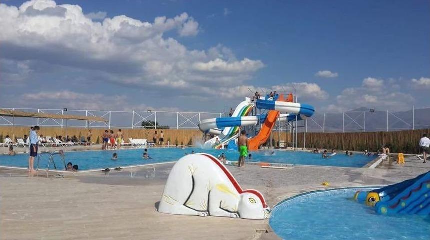 Heybeli&rsquo;de B&ouml;lgenin En B&uuml;y&uuml;k Aqua Parkı A&ccedil;ıldı