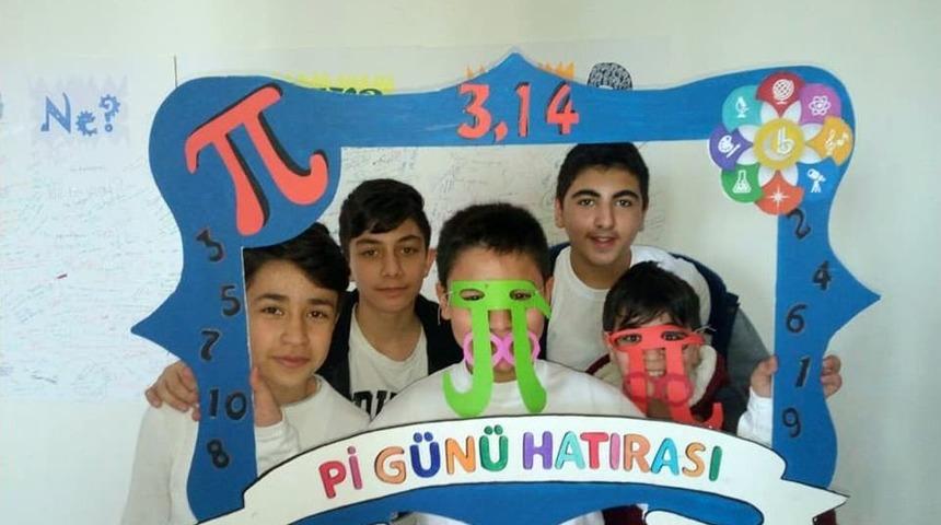 Enderunlu &Ccedil;ocuklar Pi&rsquo;nin Doğum G&uuml;n&uuml;n&uuml; Kutladı