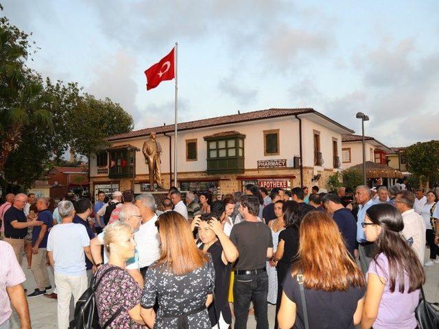 Side&rsquo;de Girit Kahvesi Ve Atat&uuml;rk Anıtı A&ccedil;ıldı 2