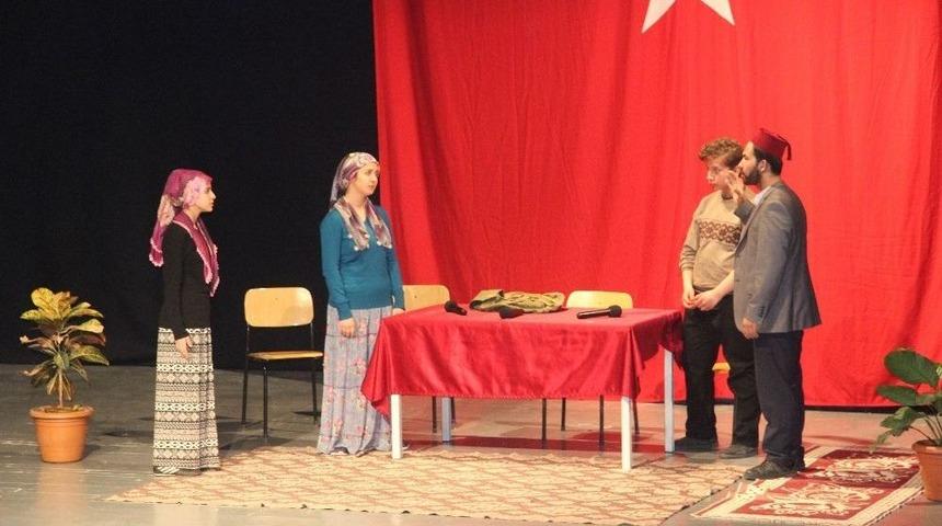 12 Mart İstiklal Şairi Mehmet Akif Ersoy Tiyatro G&ouml;sterisi D&uuml;zenlendi