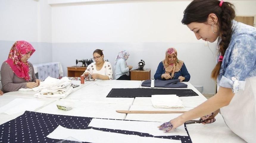 Şehitkamilli Kadınlar Kendi Elbiselerini Kendileri Dikiyor