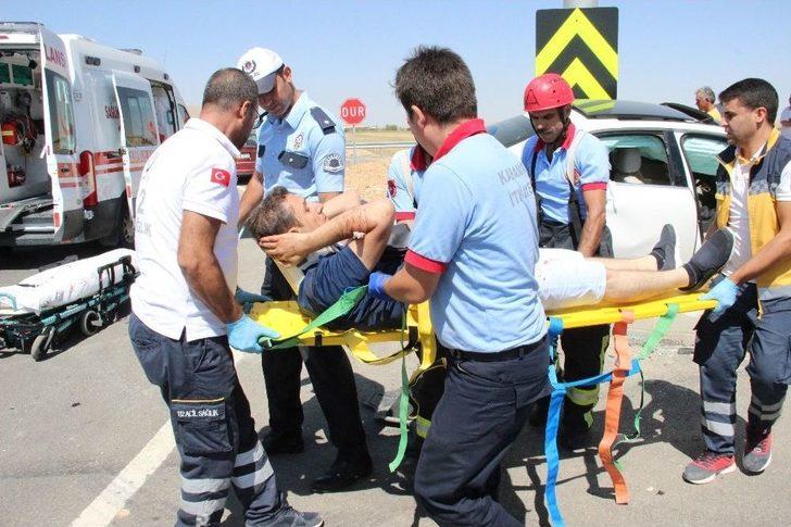 Otomobil Kamyonete Çarptı: 1 Ölü, 4 Yaralı G4