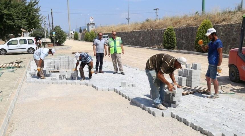 Burhaniye&rsquo;de Bozuk Yol Kalmayacak