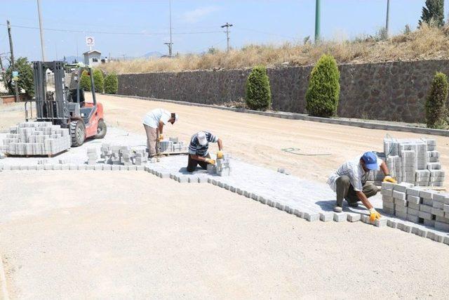 Burhaniye’de Bozuk Yol Kalmayacak