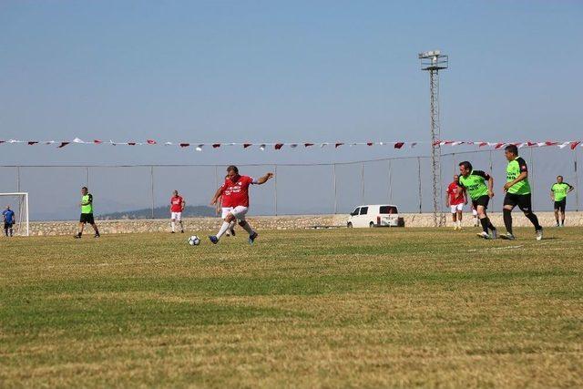 Köylerarası Futbol Turnuvası’nın Kazananı Arpaçsakarlar Oldu