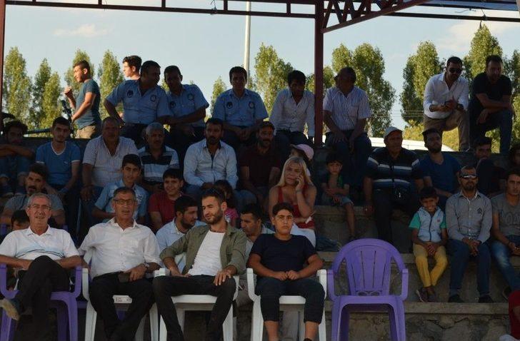 Adilcevaz’da Plaj Futbolu Heyecanı G3