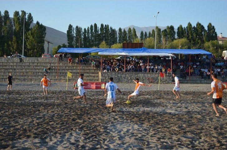 Adilcevaz’da Plaj Futbolu Heyecanı G5