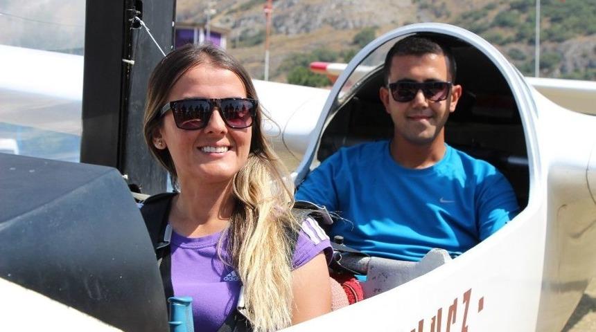 Mutluluklarını Havada Buldular