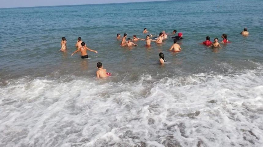 Y&uuml;zmeyi &Ouml;ğrenen &Ccedil;ocuklar İlk Kez Denizle Buluştu