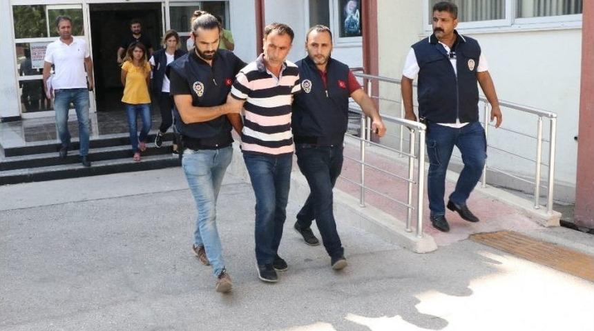 Ev Sahibini &Ouml;ld&uuml;r&uuml;p, Sahilde Gezmeye Gittiler