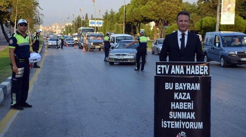 Trafiğin Ortasında Haber B&uuml;lteni Sundu