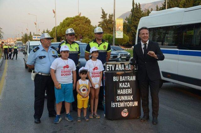 Trafiğin Ortasında Haber Bülteni Sundu