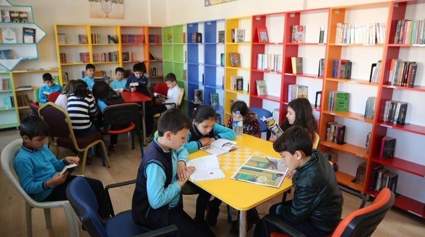 Sel&ccedil;uklu Belediyesinden &lsquo;online Kitap Okuma&rsquo; Yarışması